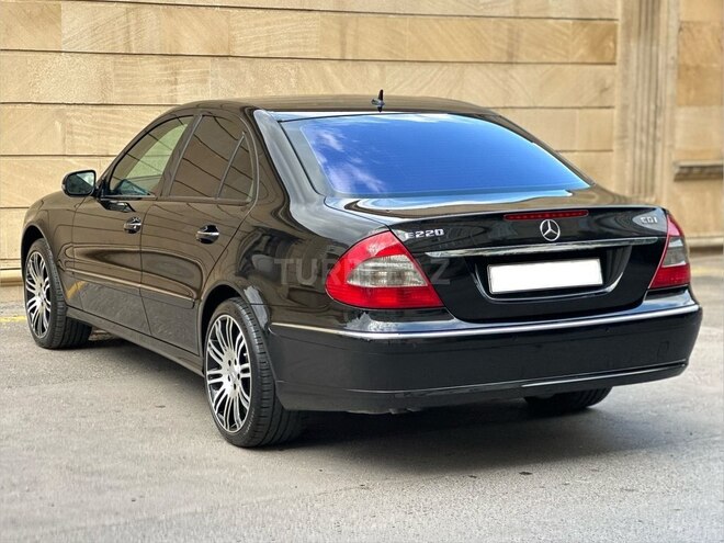 Mercedes E 220-12