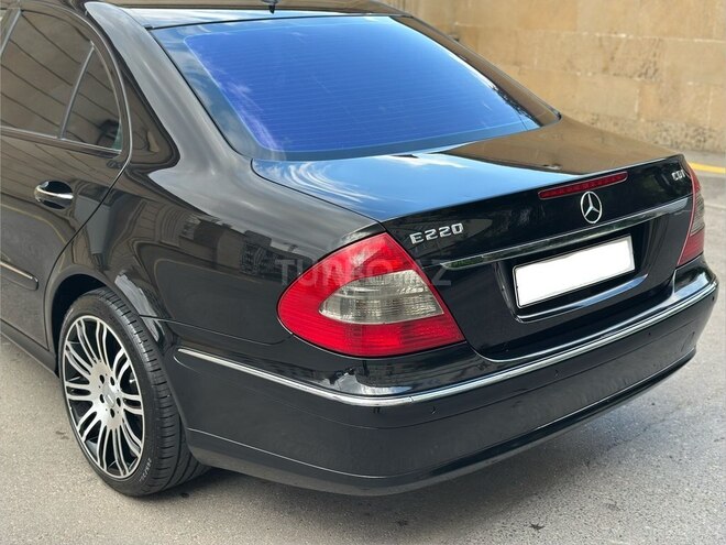 Mercedes E 220-13