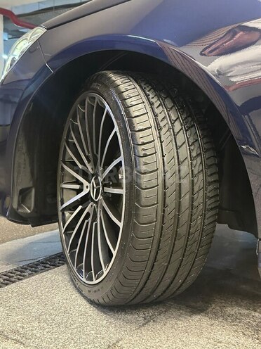 Mercedes E 200-13