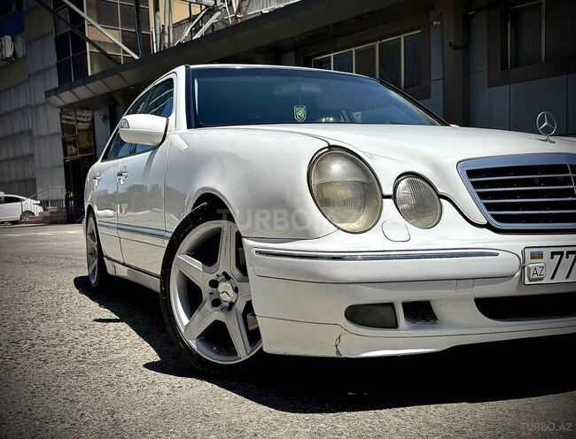 Mercedes E 320-1