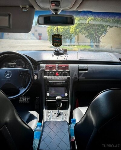 Mercedes E 320-11