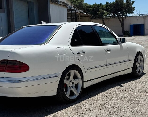 Mercedes E 320-4