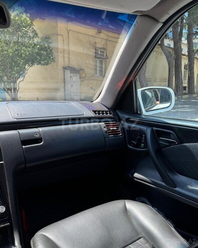 Mercedes E 320-10