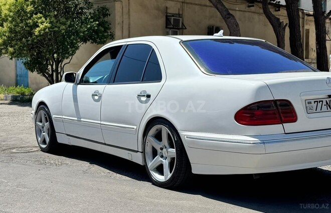 Mercedes E 320-8