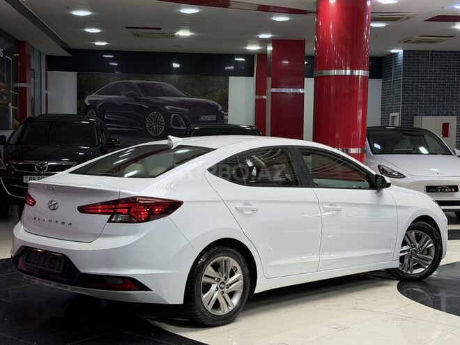 Hyundai Elantra-15