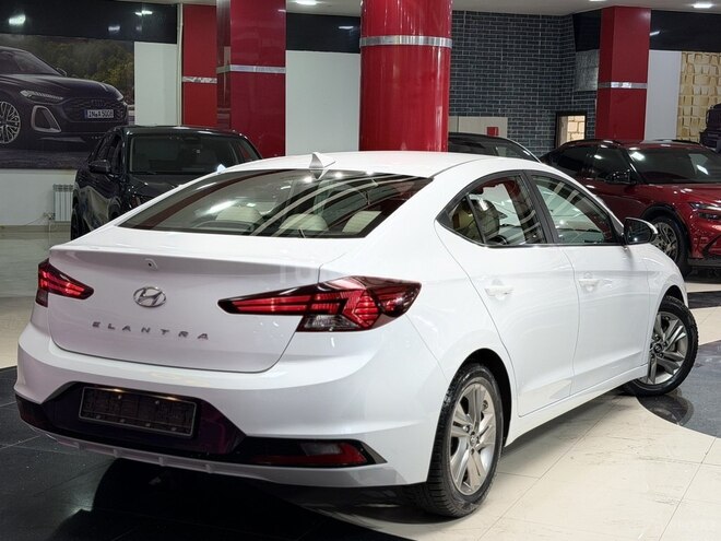 Hyundai Elantra-6
