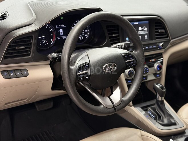 Hyundai Elantra-11