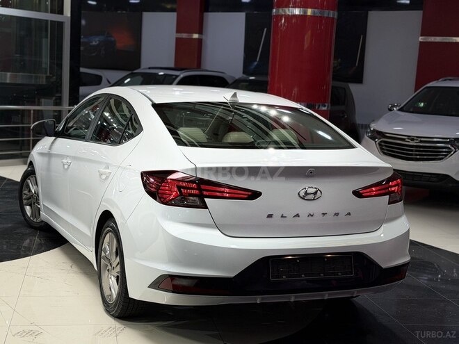 Hyundai Elantra-8