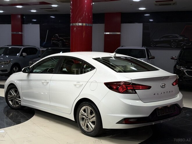 Hyundai Elantra-5