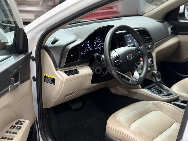 Hyundai Elantra-10