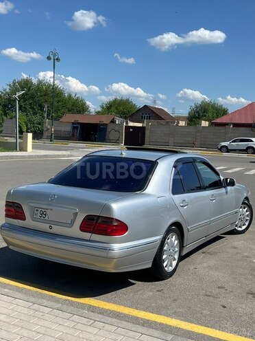 Mercedes E 220-5