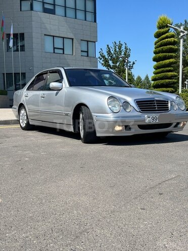 Mercedes E 220-3
