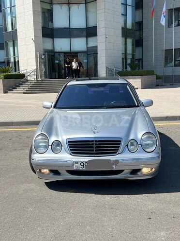 Mercedes E 220-1