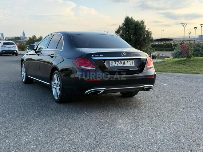 Mercedes E 220 d-6