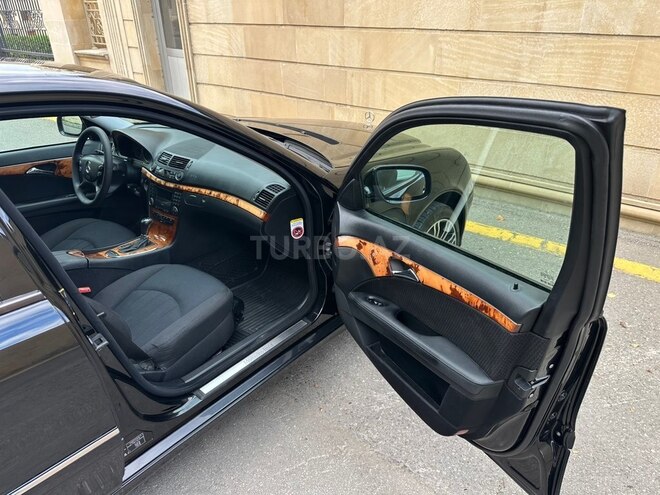 Mercedes E 220-17