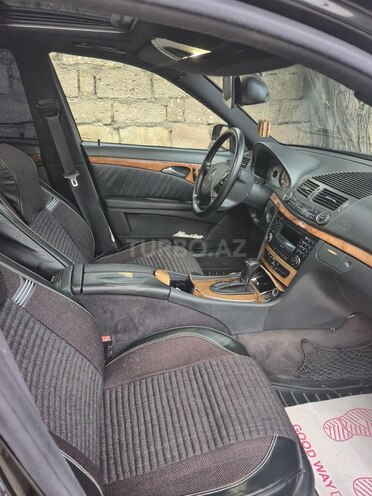 Mercedes E 320-7