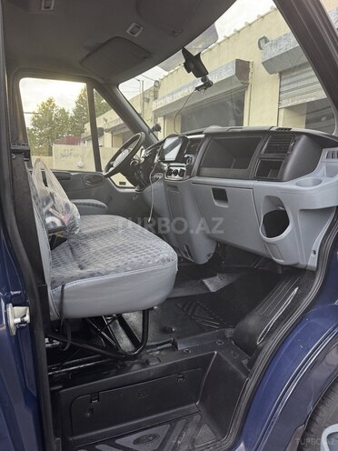 Ford Transit-8