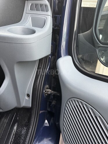 Ford Transit-11