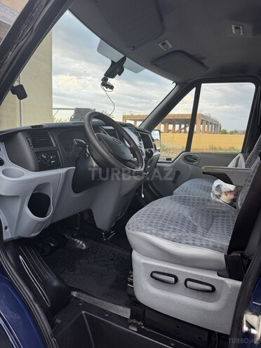 Ford Transit-10