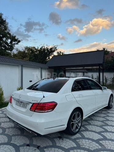 Mercedes E 250 4MATIC-2