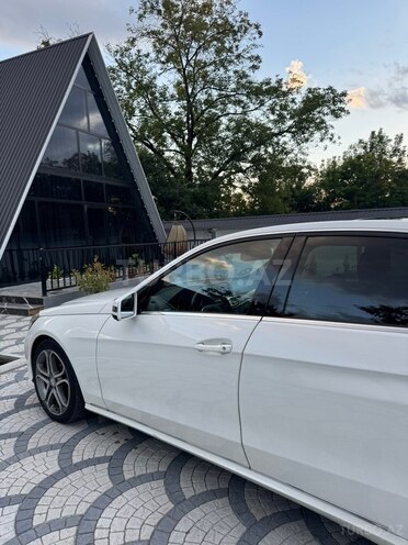 Mercedes E 250 4MATIC-7