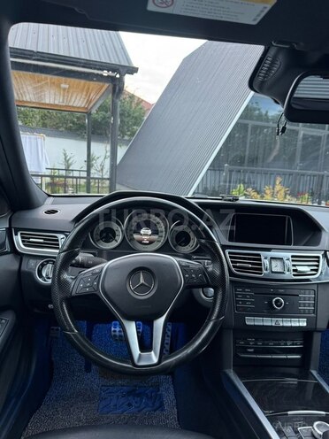 Mercedes E 250 4MATIC-12