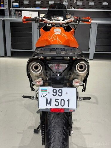 KTM 990 Supermoto-8
