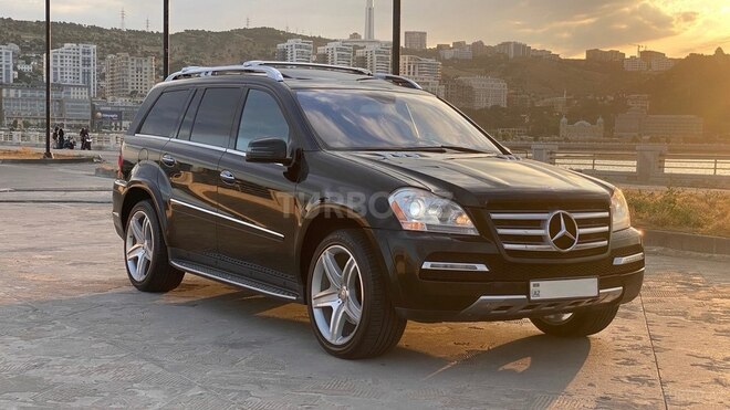 Mercedes GL 550 4MATIC-2
