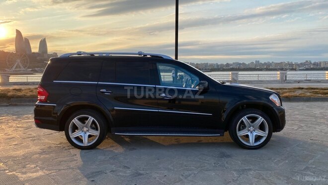 Mercedes GL 550 4MATIC-3