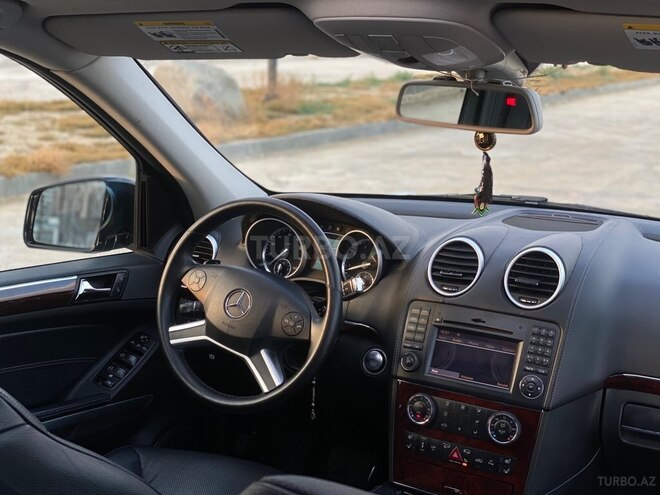 Mercedes GL 550 4MATIC-8