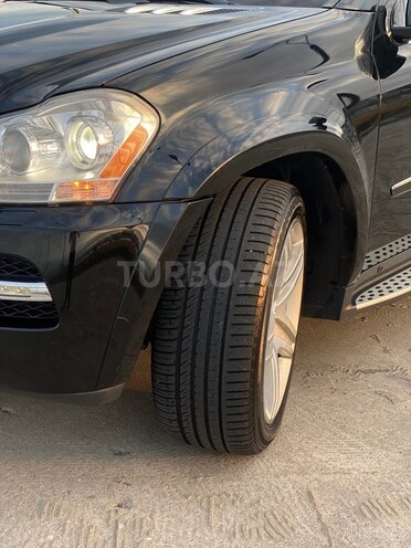 Mercedes GL 550 4MATIC-19