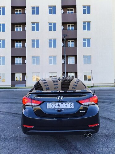 Hyundai Elantra-3