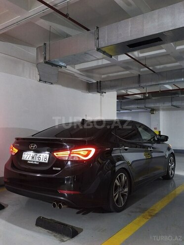 Hyundai Elantra-11