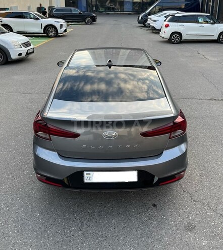 Hyundai Elantra-3