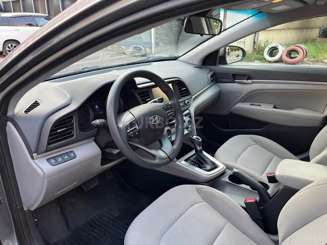 Hyundai Elantra-9