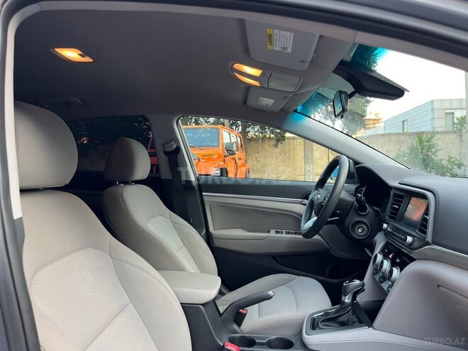 Hyundai Elantra-10
