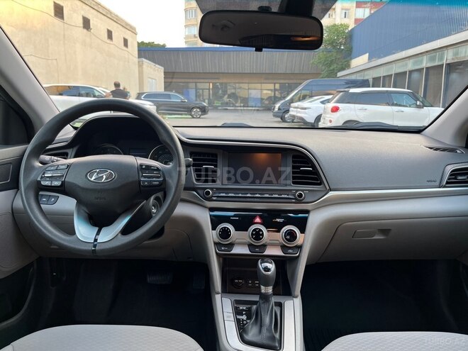 Hyundai Elantra-2