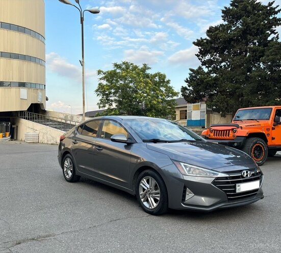 Hyundai Elantra-4