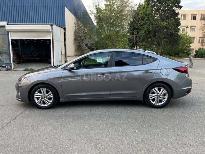 Hyundai Elantra-13