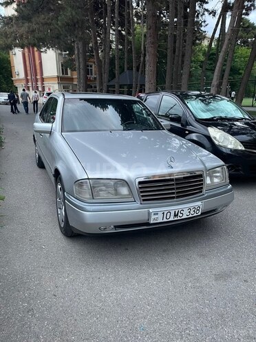 Mercedes C 200-1