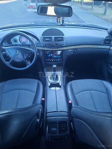 Mercedes E 220-11