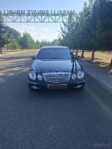 Mercedes E 220-1