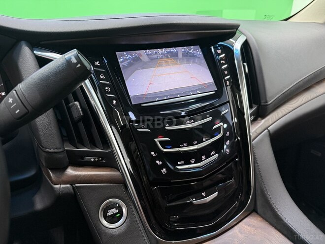 Cadillac Escalade-15