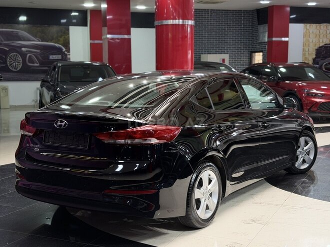Hyundai Elantra-7