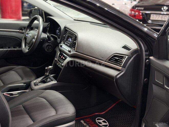 Hyundai Elantra-15