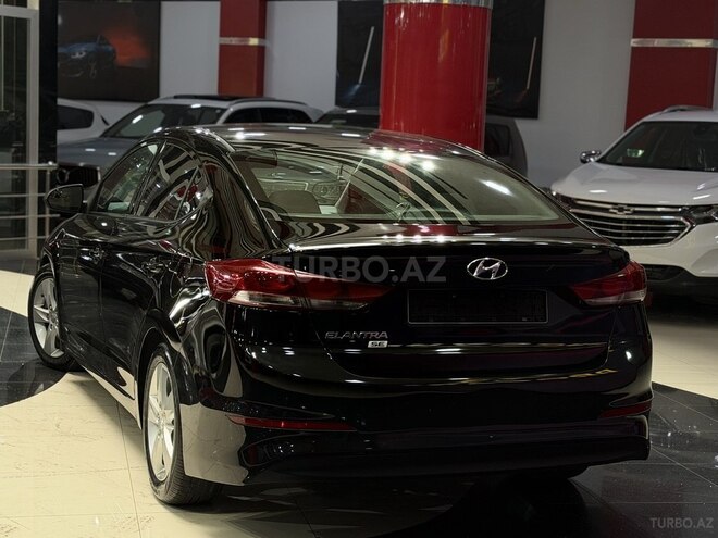 Hyundai Elantra-10