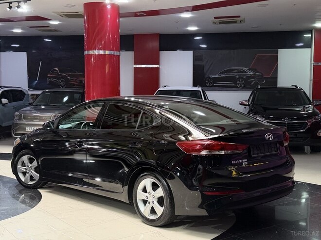Hyundai Elantra-6