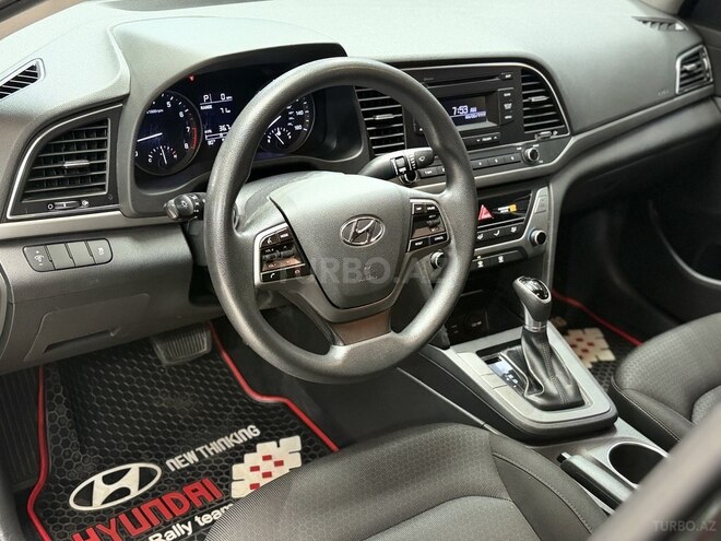 Hyundai Elantra-13