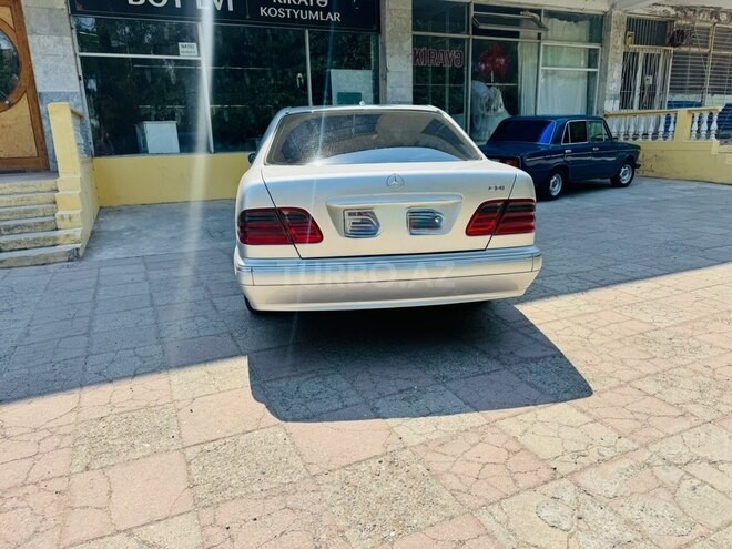 Mercedes E 220-3