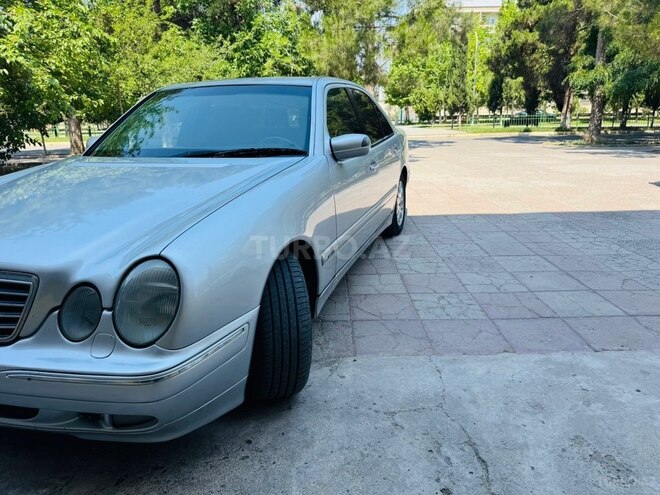 Mercedes E 220-2